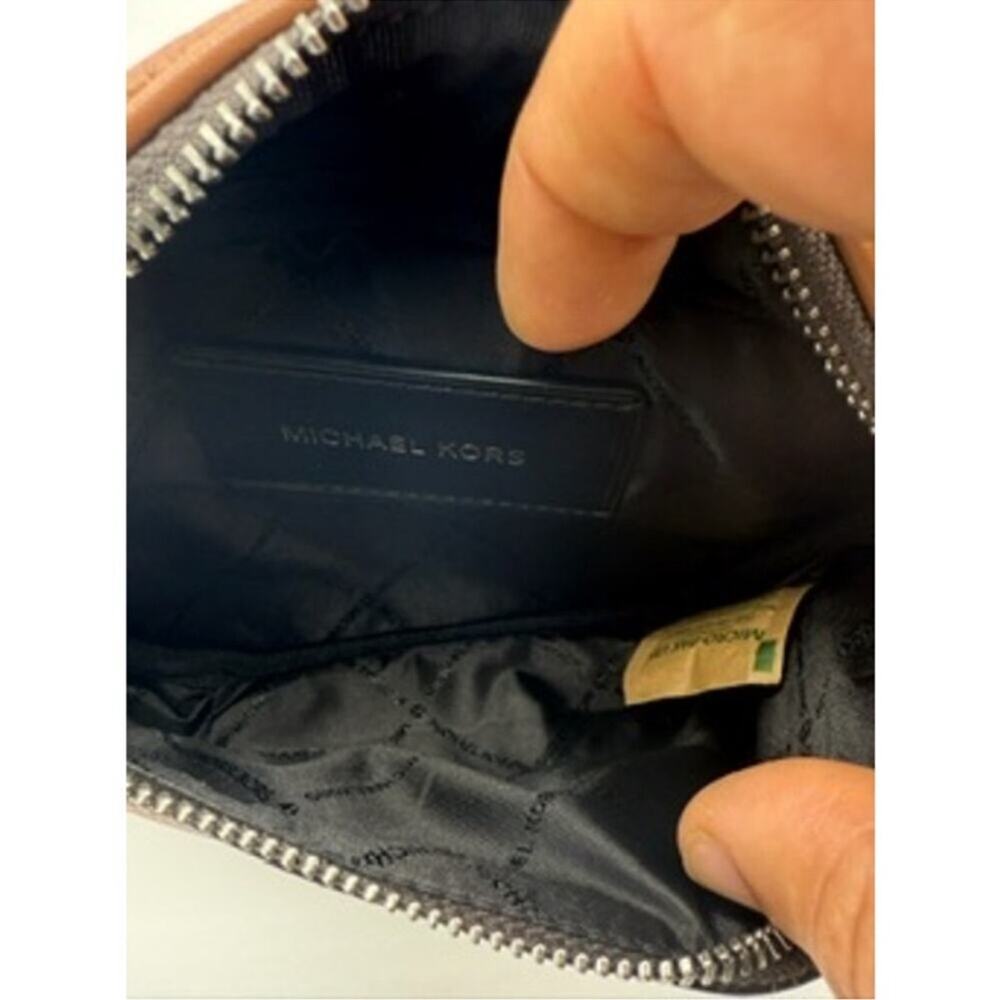 MICHAEL KORS Cooper Small Leather Sling Pack - Picture 8 of 8